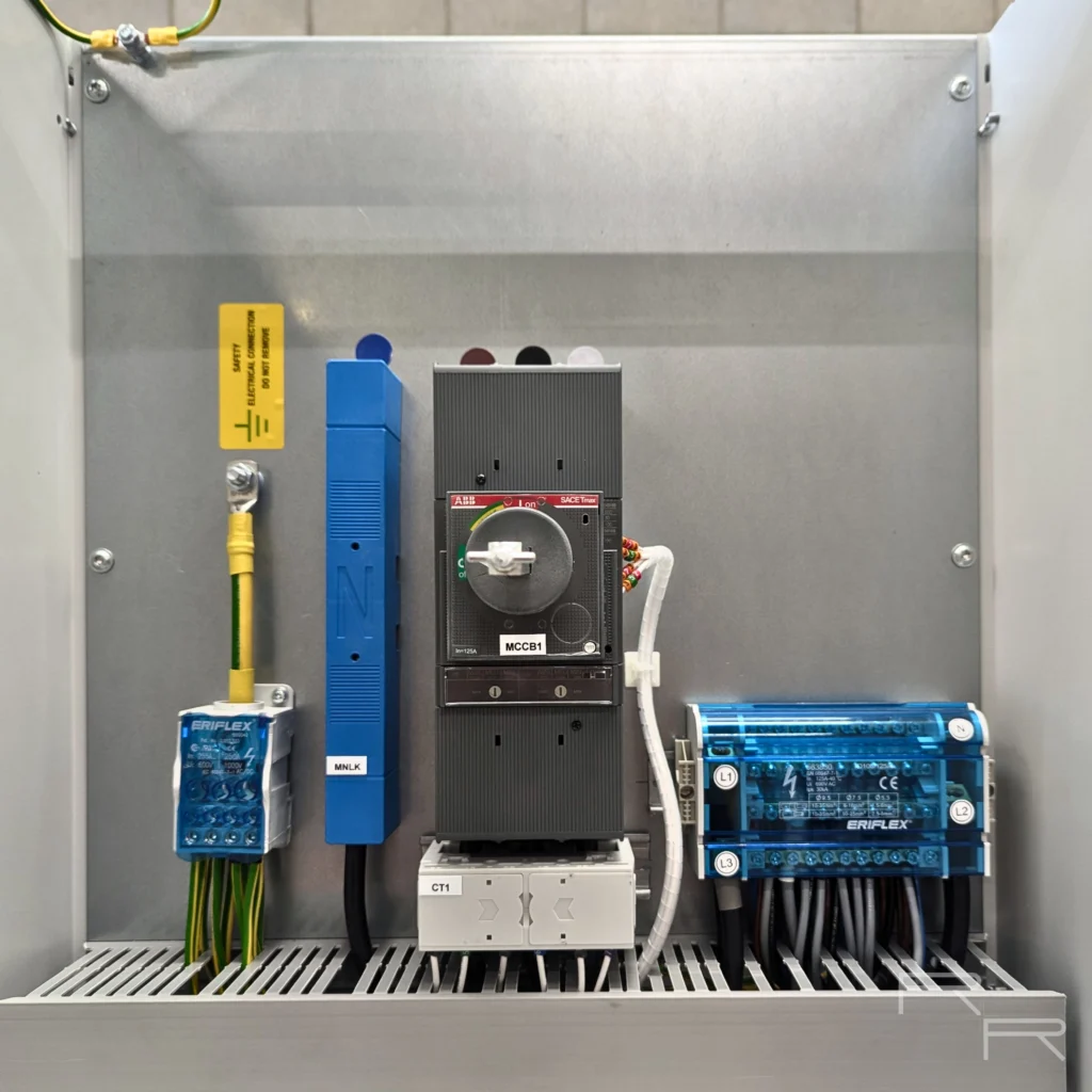 125A incoming moulded case circuit breaker with current transformer, neutral link and distribution blocks