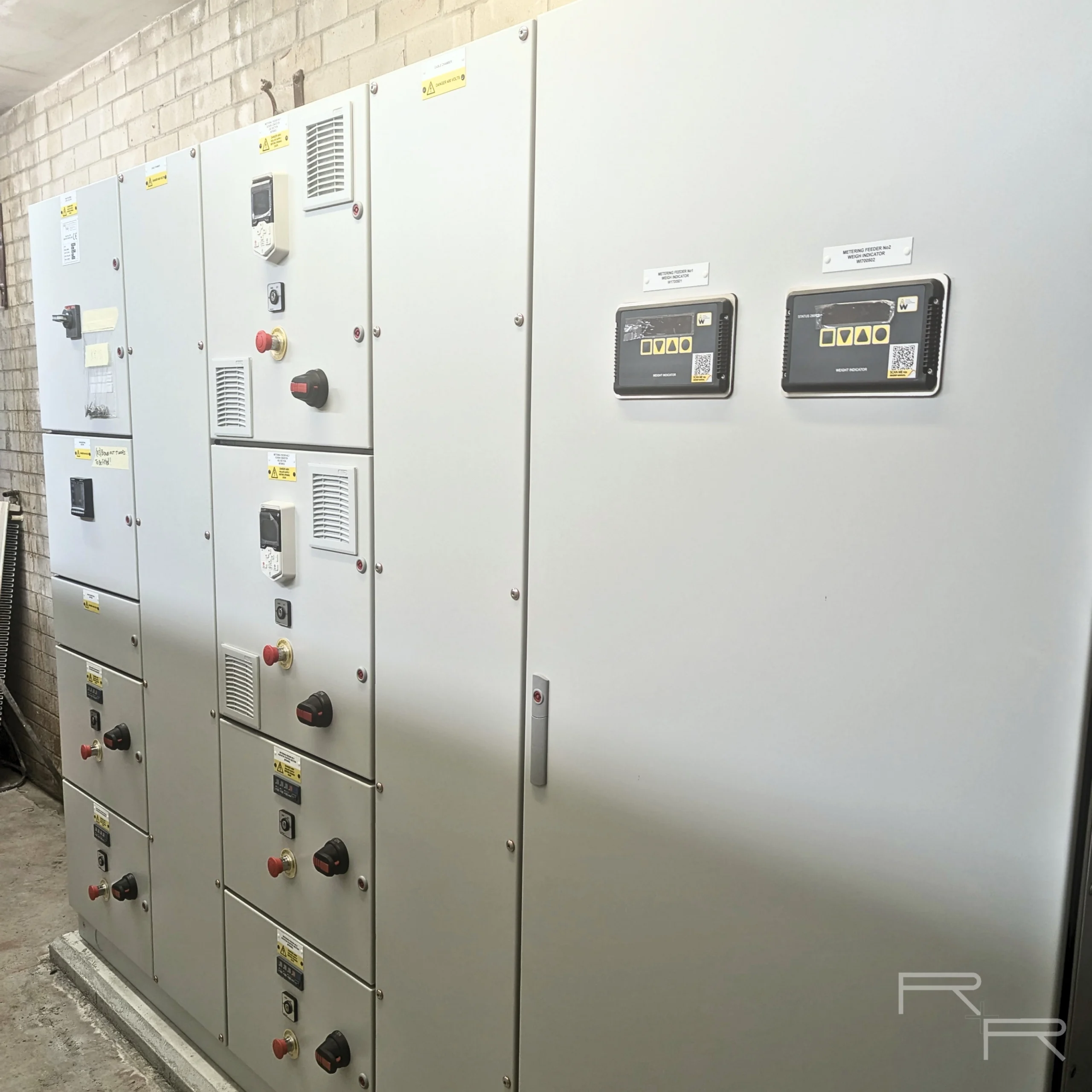 Door-mounted weigh indicators for both metering feeders on the common control section of an installed motor control centre